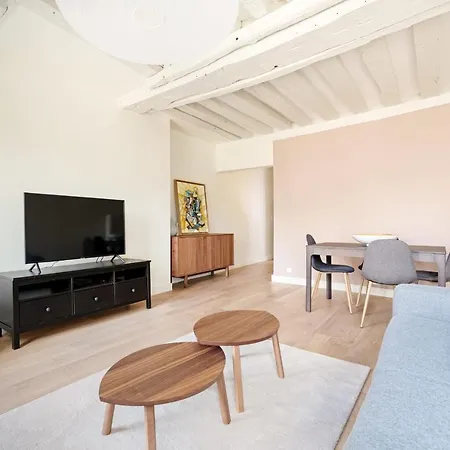 Cosy Ideally Located - Notre Dame Apartment *